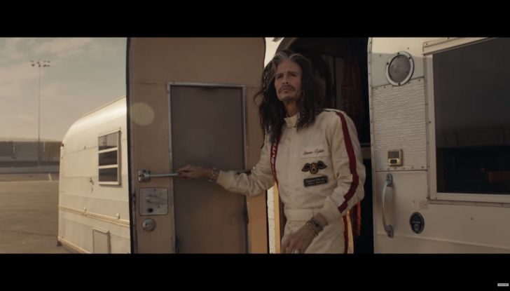 Kia Stinger 2018: Steven Tyler ed Emerson Fittipaldi nello spot del Super Bowl - Foto 3 di 15