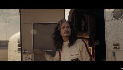 Kia Stinger 2018: Steven Tyler ed Emerson Fittipaldi nello spot del Super Bowl