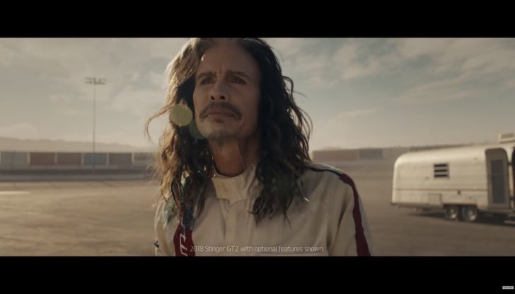 Kia Stinger 2018: Steven Tyler ed Emerson Fittipaldi nello spot del Super Bowl - Foto 4 di 15