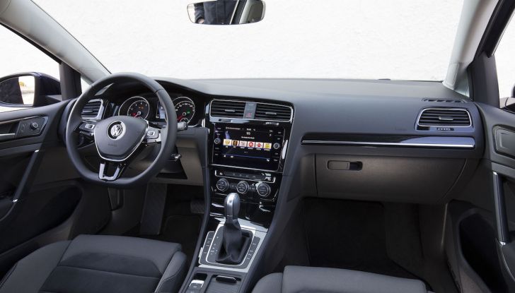 [VIDEO] Prova Volkswagen Golf TGI: La Strada in Streaming! - Foto 30 di 33