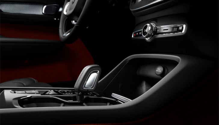 Volvo XC40: nel 2020 arriva la versione 100% elettrica - Foto 33 di 38