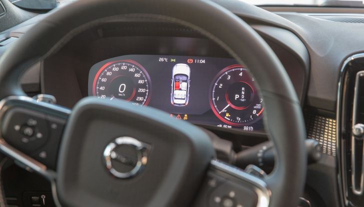 Volvo XC40 2018, prova su strada del SUV compatto svedese - Foto 8 di 51