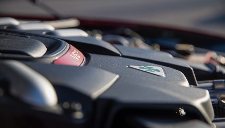 Prova su strada Alfa Romeo Giulia Quadrifoglio, la macchina perfetta! - Foto 18 di 48
