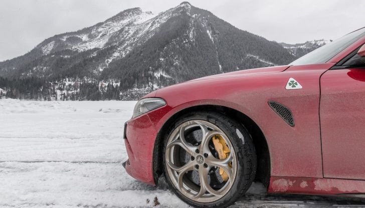 Prova su strada Alfa Romeo Giulia Quadrifoglio, la macchina perfetta! - Foto 22 di 48