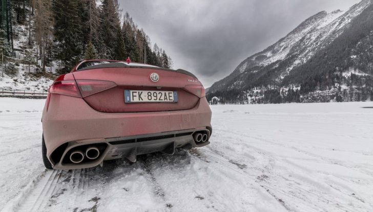 Prova su strada Alfa Romeo Giulia Quadrifoglio, la macchina perfetta! - Foto 23 di 48