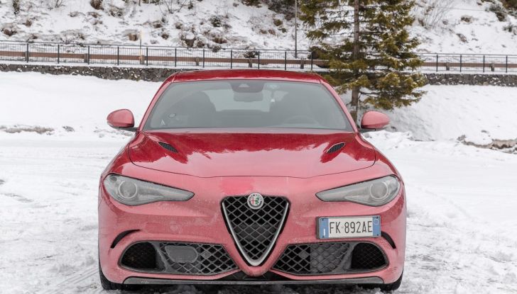 Prova su strada Alfa Romeo Giulia Quadrifoglio, la macchina perfetta! - Foto 2 di 48