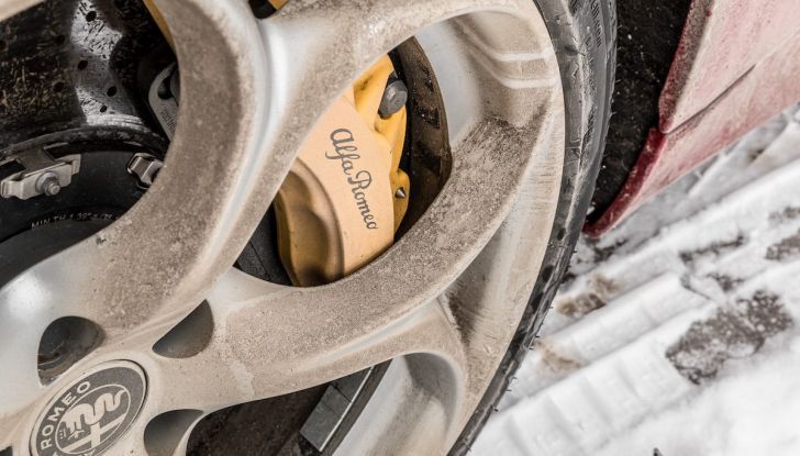 Prova su strada Alfa Romeo Giulia Quadrifoglio, la macchina perfetta! - Foto 28 di 48