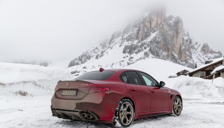 Prova su strada Alfa Romeo Giulia Quadrifoglio, la macchina perfetta! - Foto 29 di 48