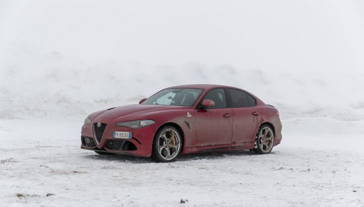 Prova su strada Alfa Romeo Giulia Quadrifoglio, la macchina perfetta! - Foto 31 di 48