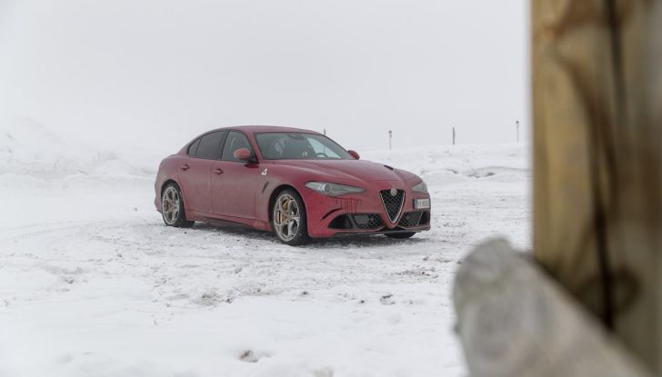 Prova su strada Alfa Romeo Giulia Quadrifoglio, la macchina perfetta! - Foto 32 di 48