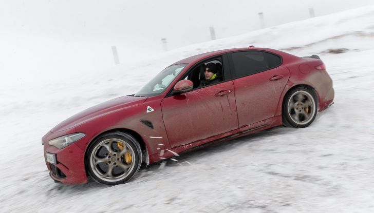 Prova su strada Alfa Romeo Giulia Quadrifoglio, la macchina perfetta! - Foto 34 di 48