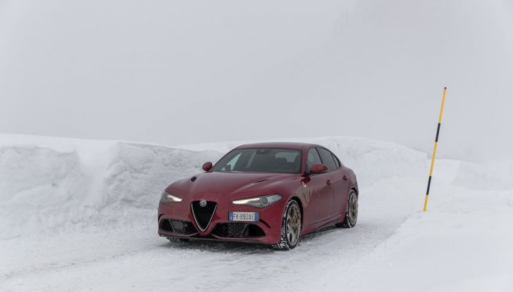 Prova su strada Alfa Romeo Giulia Quadrifoglio, la macchina perfetta! - Foto 36 di 48
