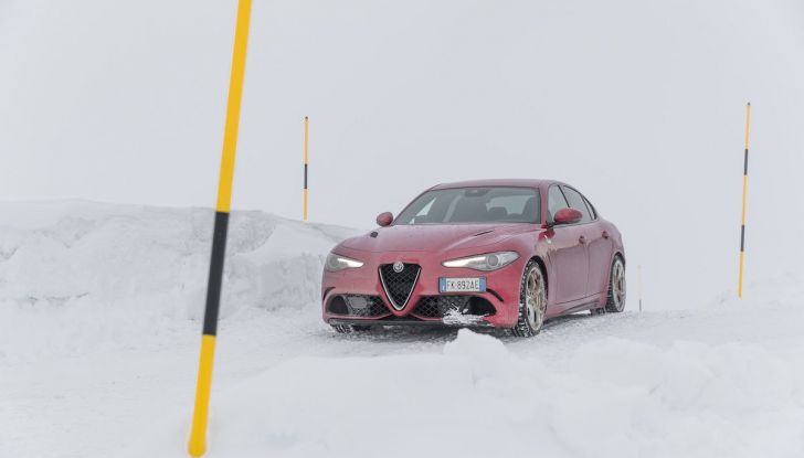 Prova su strada Alfa Romeo Giulia Quadrifoglio, la macchina perfetta! - Foto 38 di 48