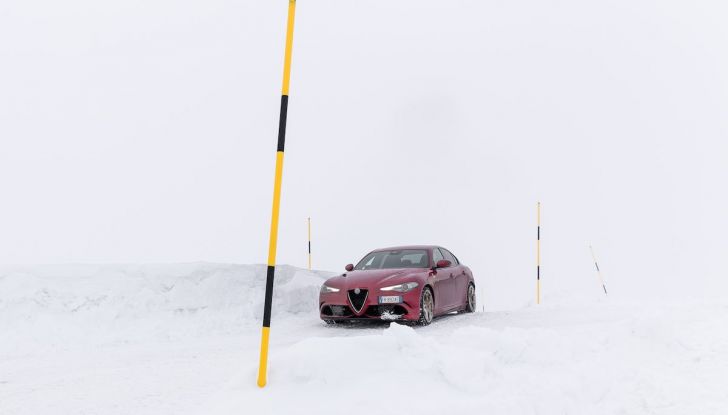 Prova su strada Alfa Romeo Giulia Quadrifoglio, la macchina perfetta! - Foto 39 di 48