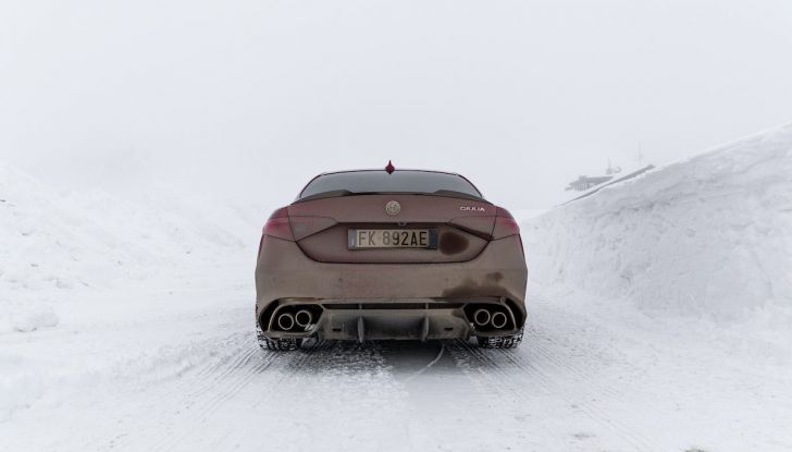 Prova su strada Alfa Romeo Giulia Quadrifoglio, la macchina perfetta! - Foto 40 di 48