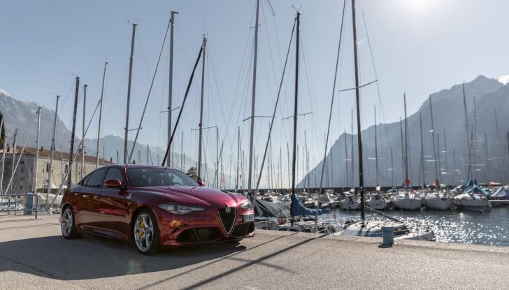Prova su strada Alfa Romeo Giulia Quadrifoglio, la macchina perfetta! - Foto 6 di 48