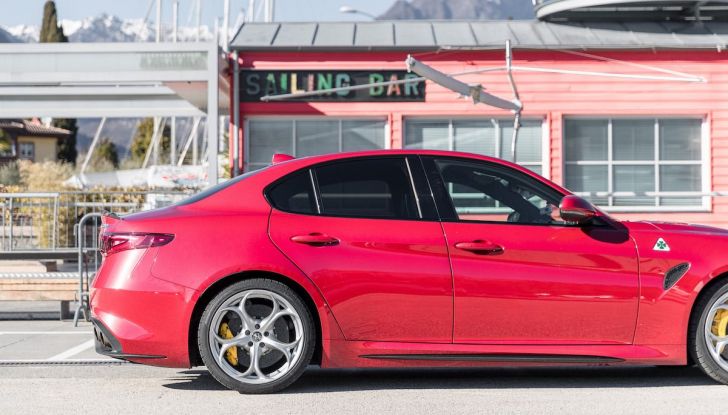 Prova su strada Alfa Romeo Giulia Quadrifoglio, la macchina perfetta! - Foto 5 di 48