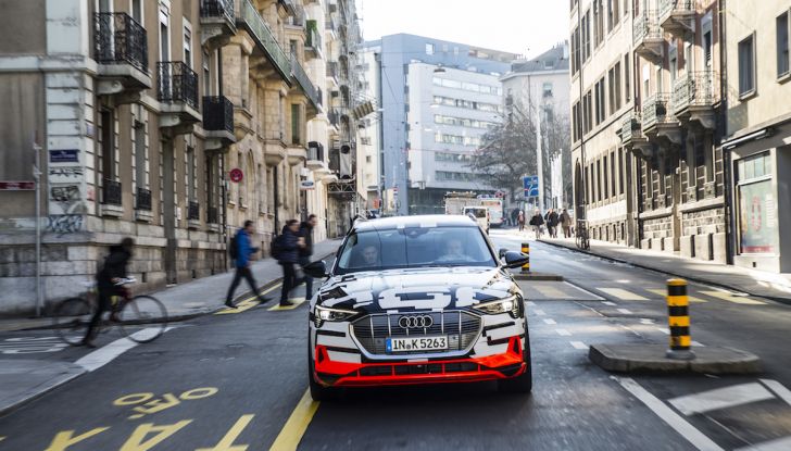 Audi e-tron, il SUV elettrico si prenota online - Foto 4 di 31