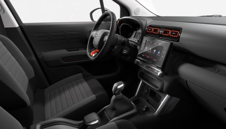 Citroën C3 Aircross, la prova su strada del 130CV: Crossover comodo e versatile - Foto 32 di 43