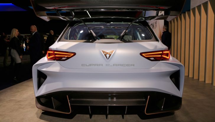 Cupra e-Racer, la prima GT 100% elettrica pronta per le corse - Foto 6 di 7