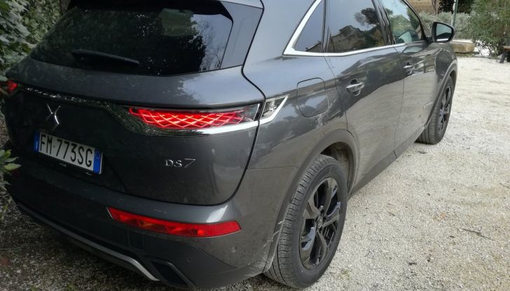 DS7 Crossback, prova su strada del SUV Premium senza compromessi - Foto 12 di 27