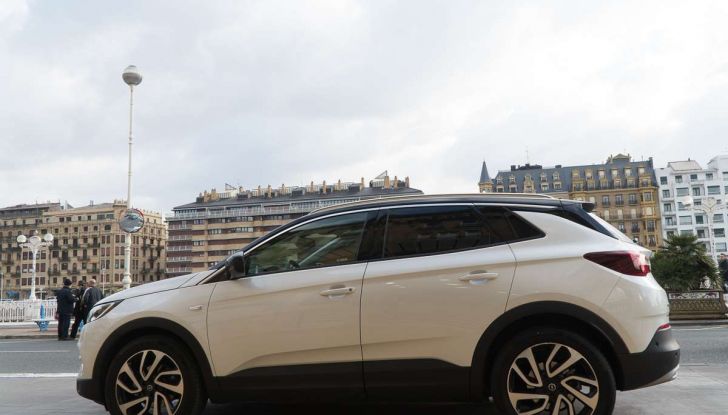 Opel Grandland X prova su strada, motorizzazioni e consumi - Foto 10 di 26