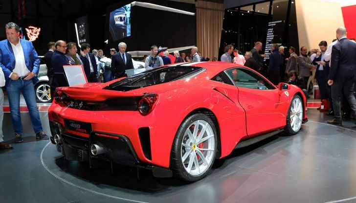 Ferrari 488 Pista, il V8 più potente di sempre - Foto 11 di 15