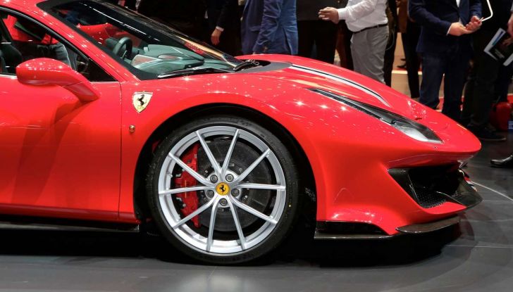 Ferrari 488 Pista, il V8 più potente di sempre - Foto 3 di 15