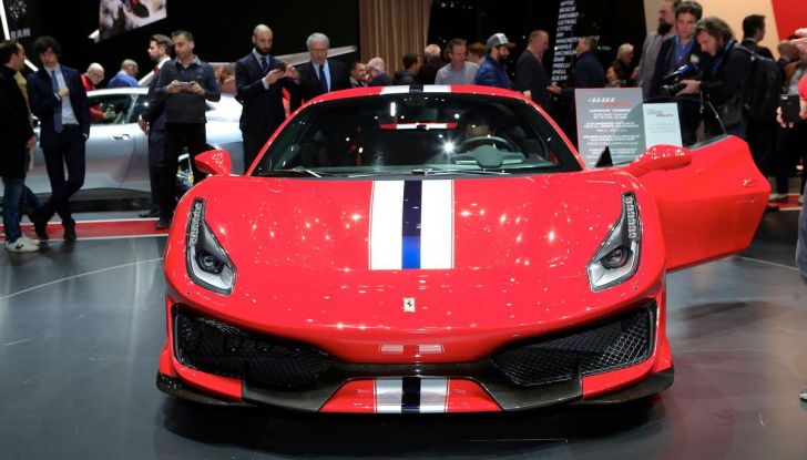 Ferrari 488 Pista, il V8 più potente di sempre - Foto 9 di 15