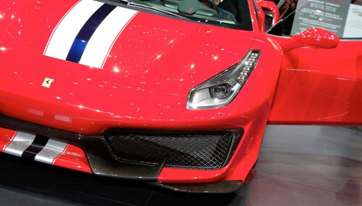 Ferrari 488 Pista, il V8 più potente di sempre - Foto 5 di 15