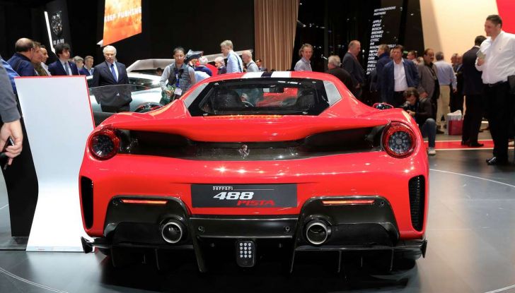 Ferrari 488 Pista, il V8 più potente di sempre - Foto 10 di 15