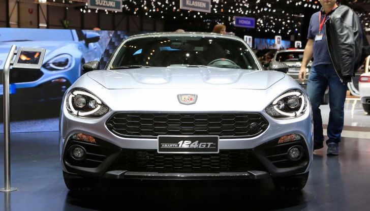 Abarth 124 GT, serie speciale con hard top in carbonio - Foto 2 di 11