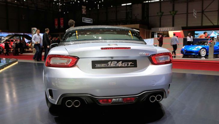 Abarth 124 GT, serie speciale con hard top in carbonio - Foto 7 di 11