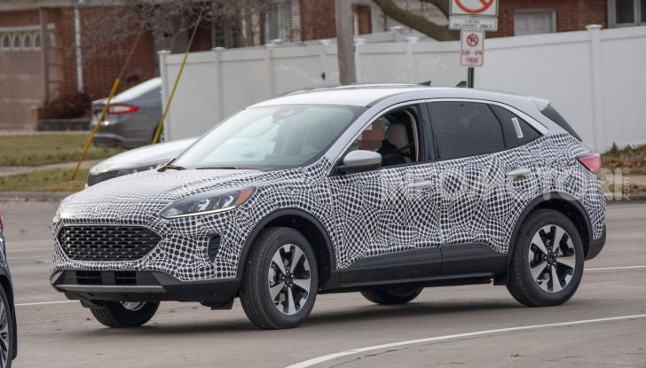 Ford Kuga 2020, prime prove su strada per il Crossover dell’Ovale Blu - Foto 1 di 36