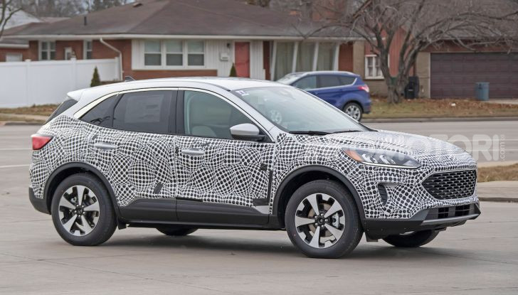 Ford Kuga 2020, prime prove su strada per il Crossover dell’Ovale Blu - Foto 3 di 36