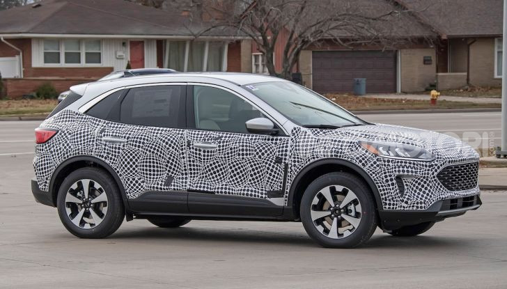 Ford Kuga 2020, prime prove su strada per il Crossover dell’Ovale Blu - Foto 29 di 36