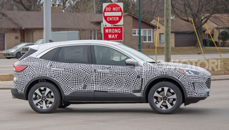 Ford Kuga 2020, prime prove su strada per il Crossover dell’Ovale Blu - Foto 30 di 36