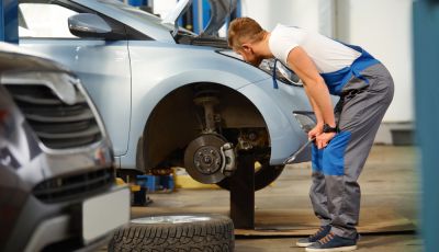 Gomme e freni auto, i controlli da fare prima di partire per le vacanze