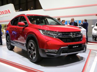 Nuova Honda CR-V 2018, l’iconico SUV di Tokyo da ora ibrido