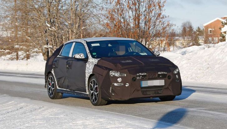 Hyundai i30 N Fastback, primi test su strada della variante sportiva - Foto 8 di 26