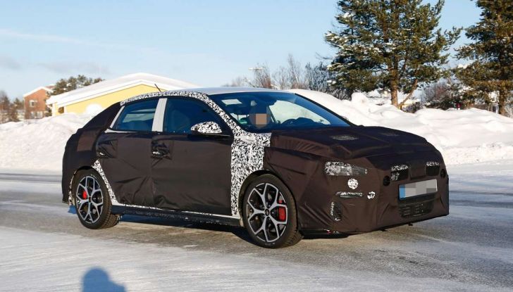 Hyundai i30 N Fastback, primi test su strada della variante sportiva - Foto 5 di 26