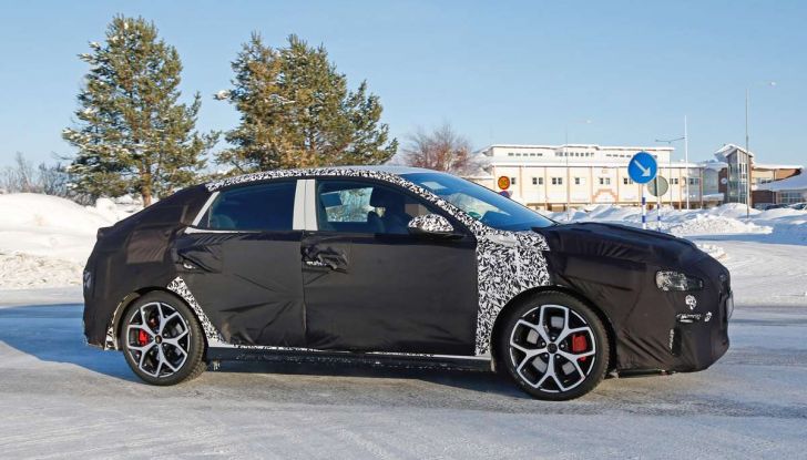Hyundai i30 N Fastback, primi test su strada della variante sportiva - Foto 10 di 26