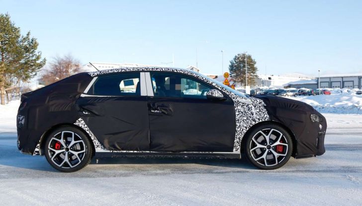 Hyundai i30 N Fastback, primi test su strada della variante sportiva - Foto 13 di 26