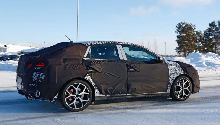 Hyundai i30 N Fastback, primi test su strada della variante sportiva - Foto 15 di 26