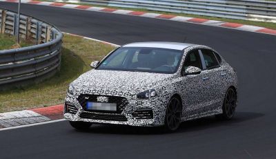 Hyundai i30 N Fastback, primi test su strada della variante sportiva