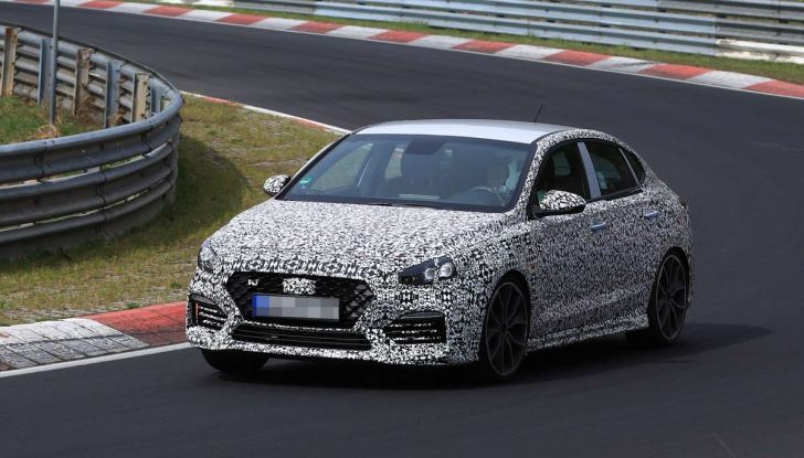 Hyundai i30 N Fastback, primi test su strada della variante sportiva - Foto 23 di 26
