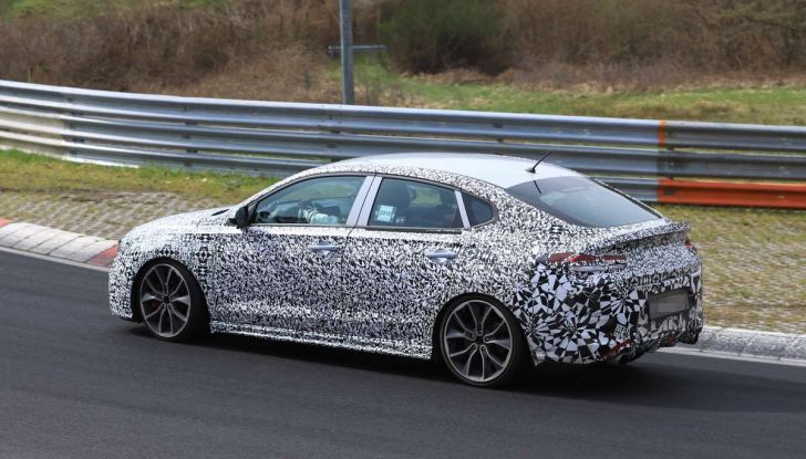 Hyundai i30 N Fastback, primi test su strada della variante sportiva - Foto 2 di 26