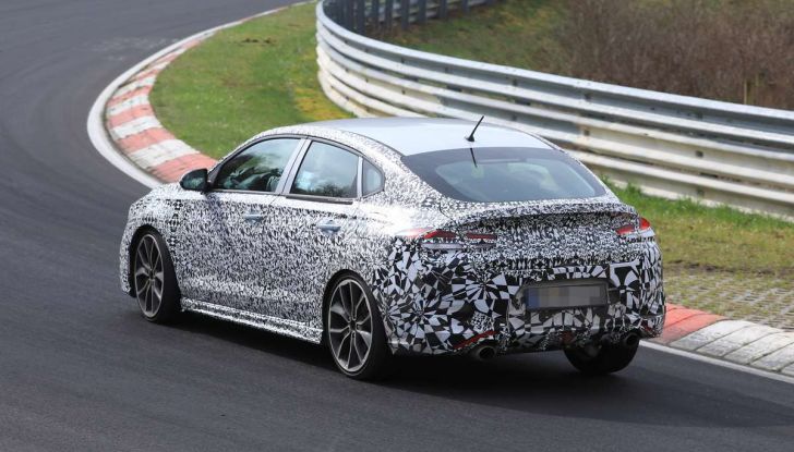 Hyundai i30 N Fastback, primi test su strada della variante sportiva - Foto 26 di 26