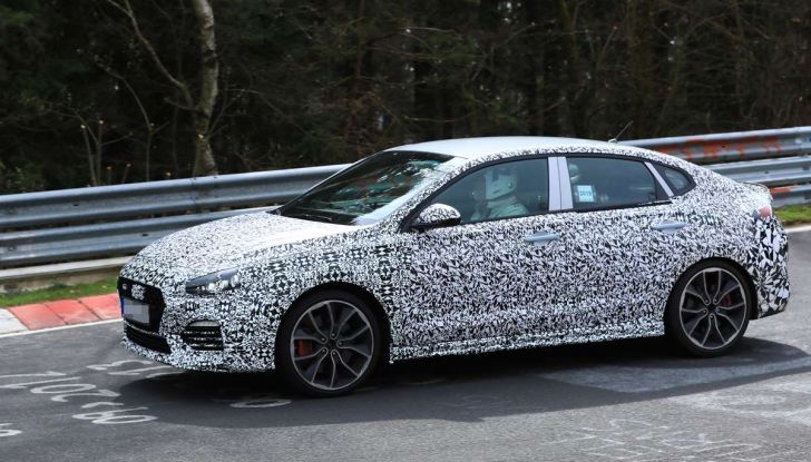 Hyundai i30 N Fastback, primi test su strada della variante sportiva - Foto 1 di 26