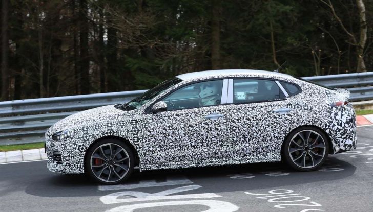 Hyundai i30 N Fastback, primi test su strada della variante sportiva - Foto 11 di 26